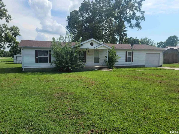 405 E Fayette Ave, Patoka, IL 62875