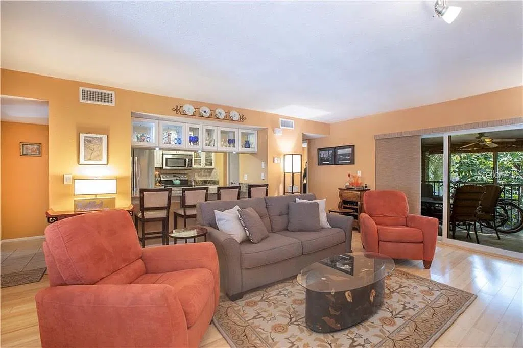 2 bed, 2.0 bath, 1100 sqft, $2,700 — Photo 4