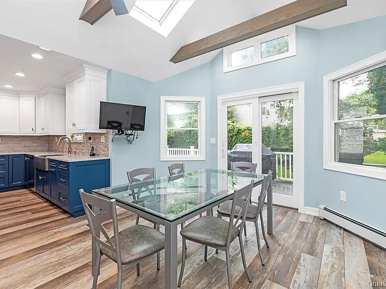 709 Carlyle St — Photo 9