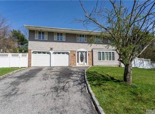 11 Bruce Dr, South Setauket, NY 11720