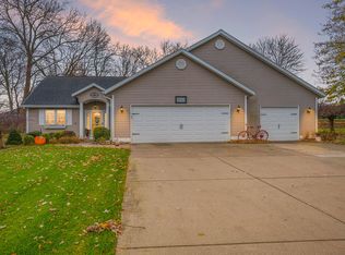 9532 Perry St, Zeeland, MI 49464