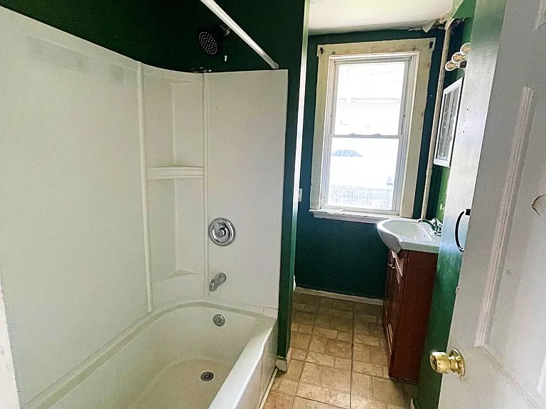 181 McLean St #2 — Photo 6