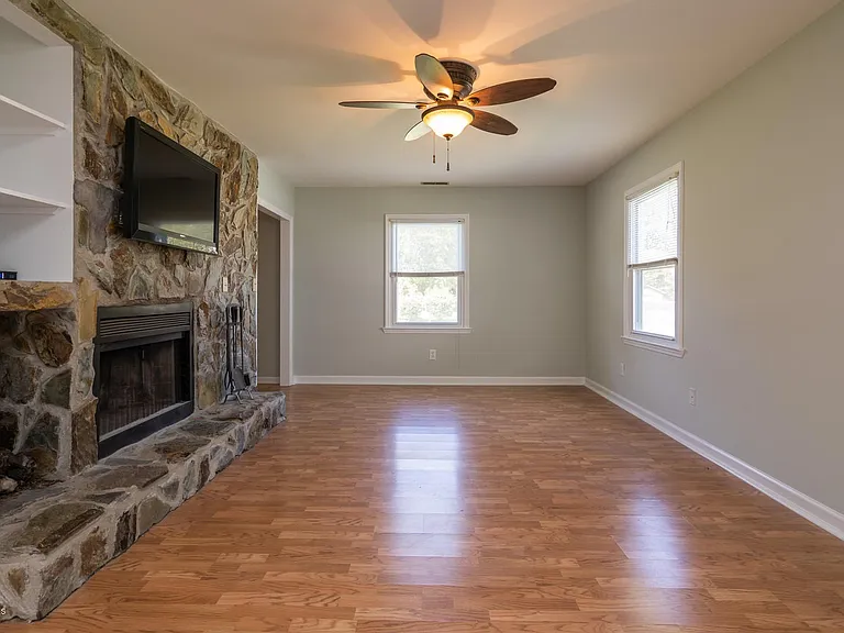 804 Cheryl Ln — Photo 4