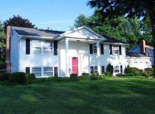 694 Heritage Dr, Rochester, NY 14615