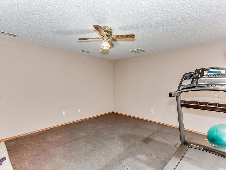 2nd image of 706 W Wheatland St