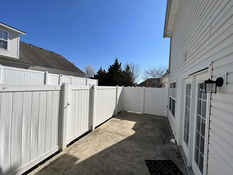 872 Wolves Den Pl — Photo 10