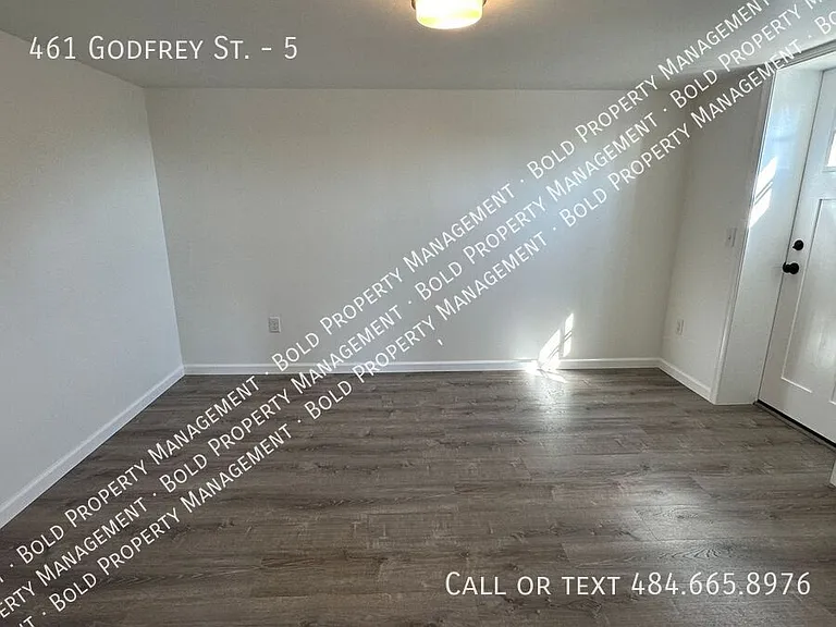 461 Godfrey St #5 — Photo 6