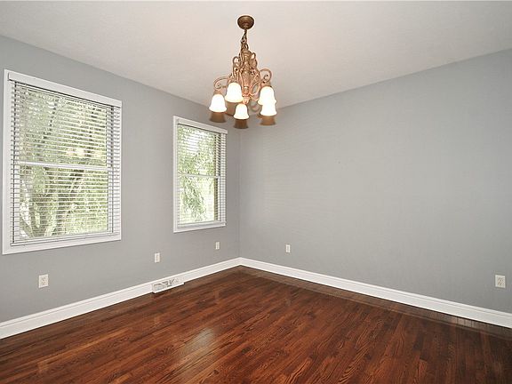 5th image of 1232 Oakwood Dr