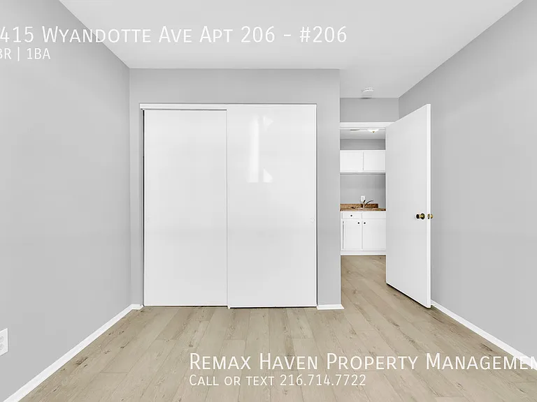 1415 Wyandotte Ave #206 — Photo 12