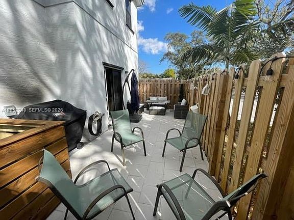 4th image of 1524 SW 28th St