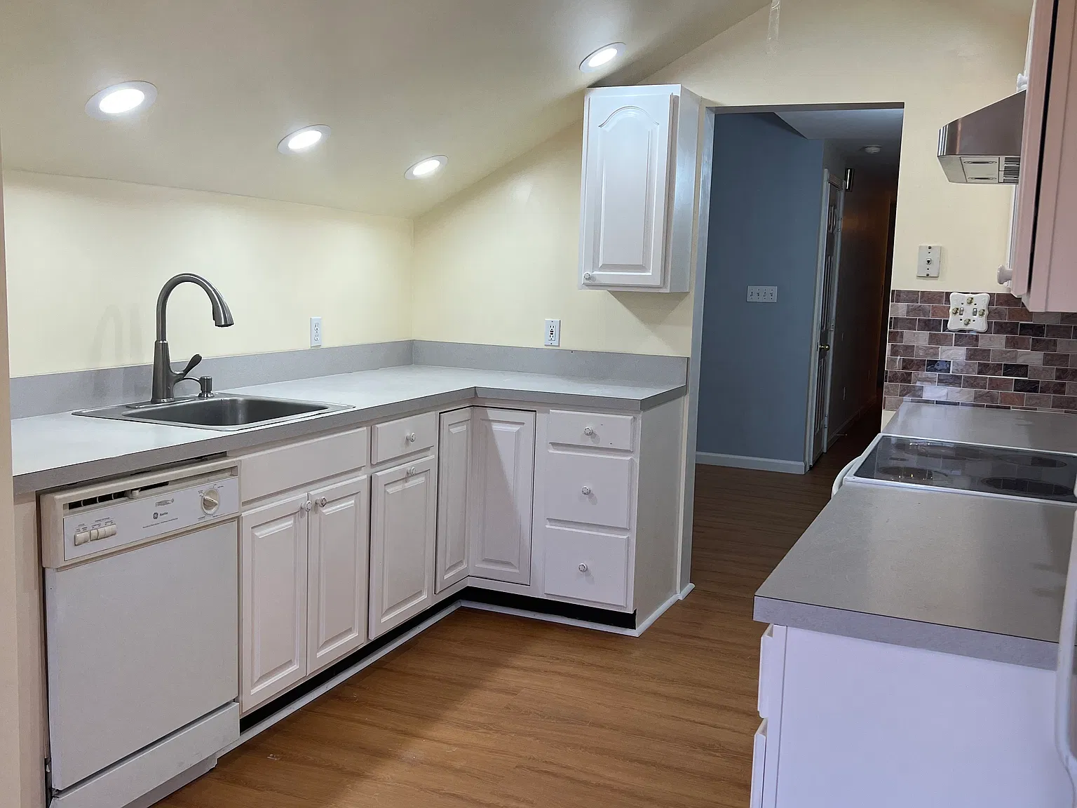 Grayon Dr, Dix Hills — Photo 2