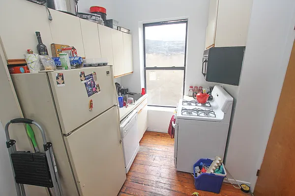 Rented by Jonis Realty | media 6