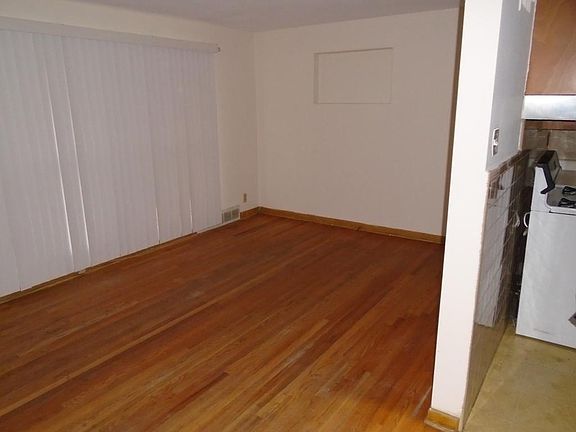 3rd image of 231 Crown Dr