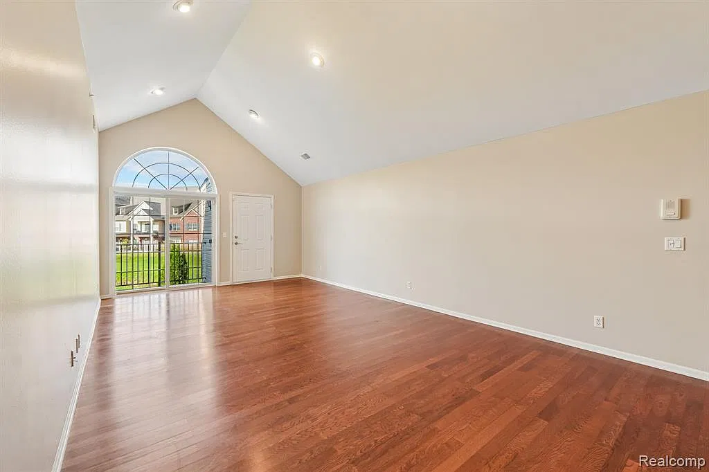 2 bed, 2.0 bath, 1629 sqft, $1,800 — Photo 3