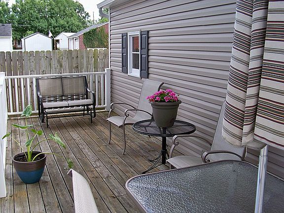 5th image of 122 Mansfield Ave