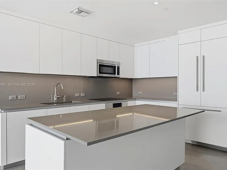88 SW 7th St #2008 — Photo 10