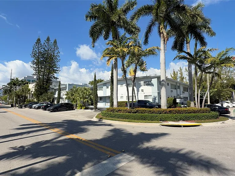 10004 E Bay Harbor Dr #8 — Photo 16