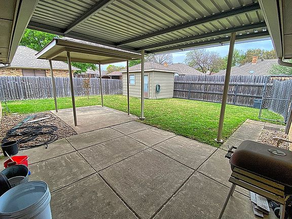 3rd image of 4904 Country Club Dr