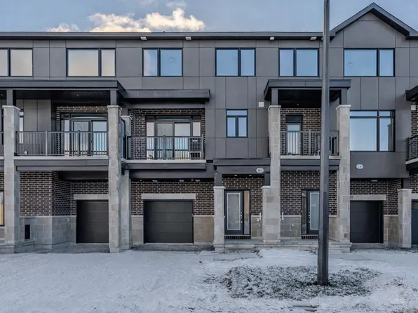 802 Anciano Cres, Ottawa, ON K2S 2R7