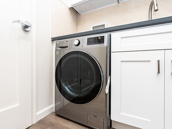 5th image of 1652 E 14th St #202