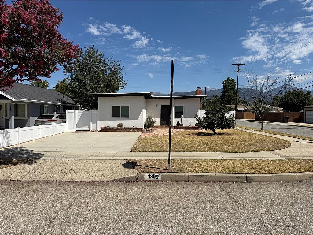 3 bed, 1020 sqft, $3,000 — Photo 1