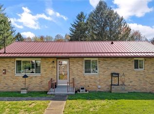 90 Osborne St, Washington, WV 26181