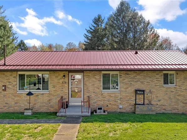 90 Osborne St, Washington, WV 26181