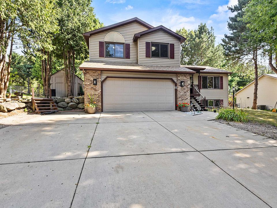 1st image of 5 Waywood Cir