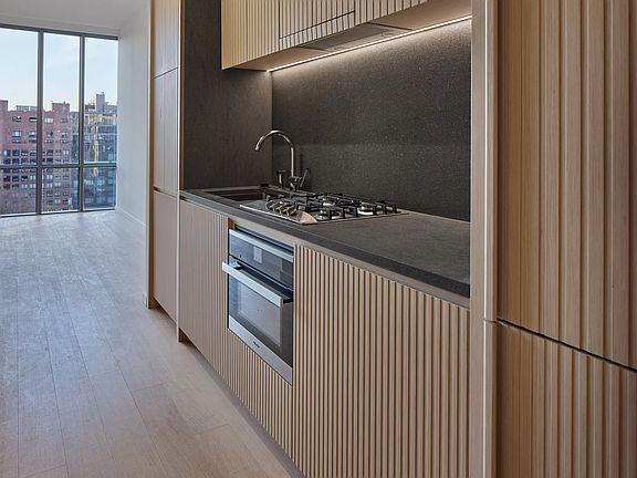 5th image of 565 Broome St APT N10b