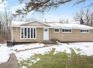 6226 Harrington Dr, North Syracuse, NY 13212