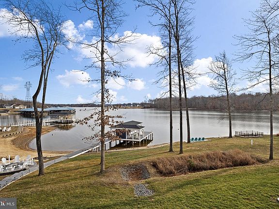 4th image of 14 Fairview Dr
