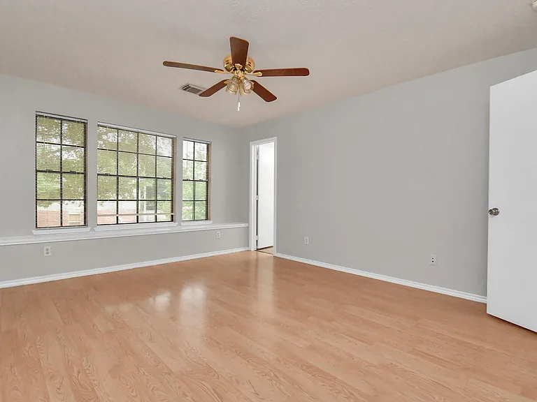 3919 Rolling Springs Ln — Photo 27