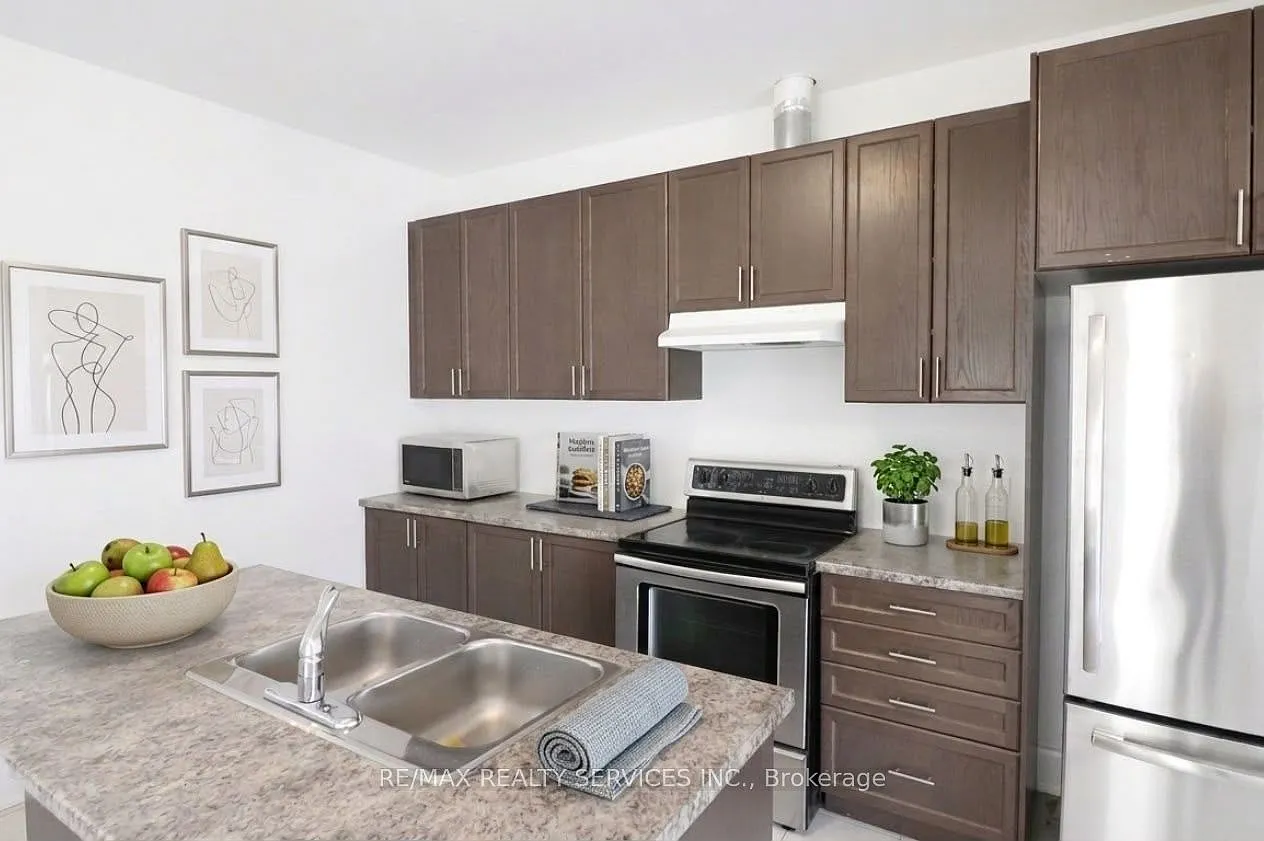 3 bed, $2,495 — Photo 4