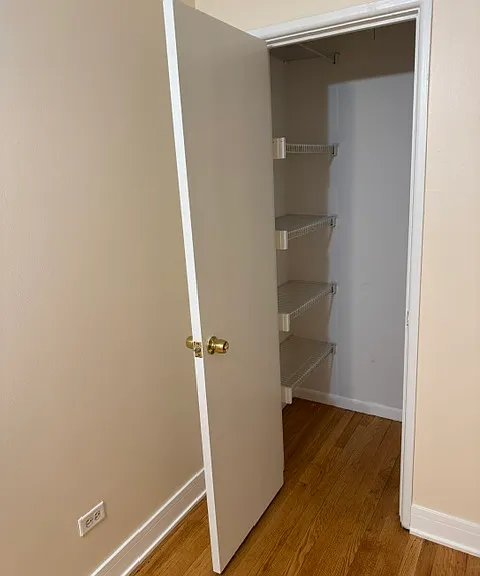 7018 W Archer Ave #2R — Photo 6