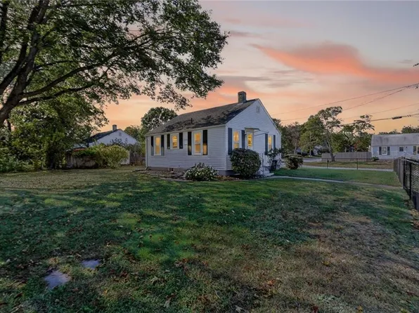 150 Bartlett Dr, Warwick, RI 02886