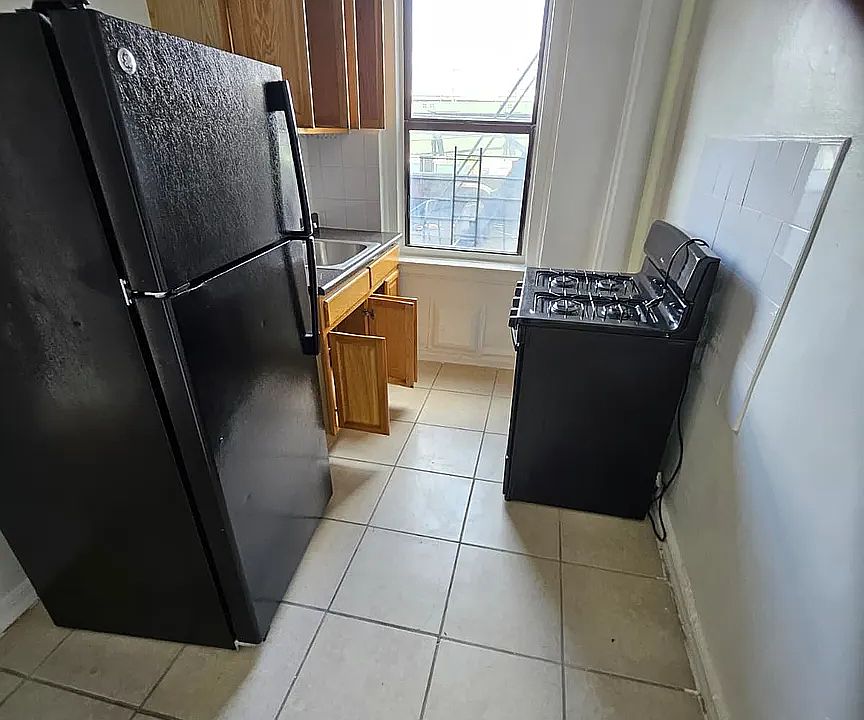 1st image of 1 E 213th St #8D