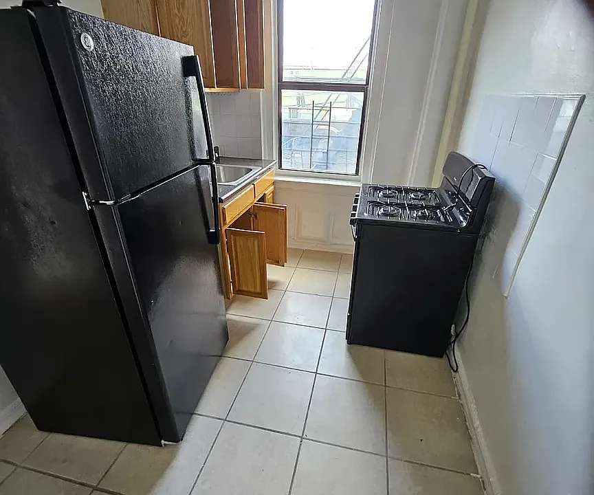 1 E 213th St #8D