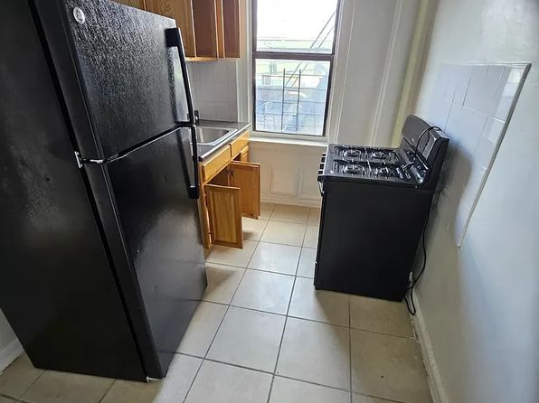 1 E 213th St #8D