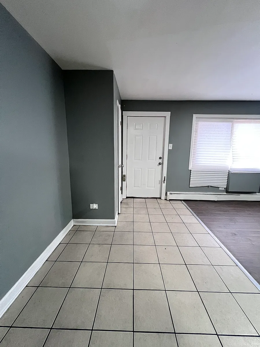 Building Photo - 8627 S Ingleside Ave #2F