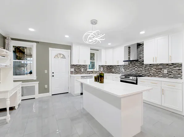 2008 East 52nd Street image 16 of 34