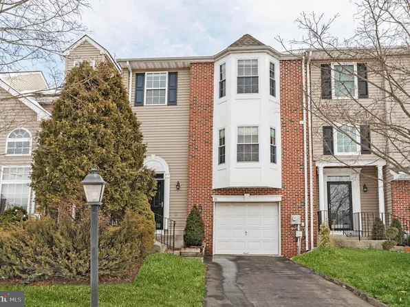 70 Hunt Club Dr, Collegeville, PA 19426