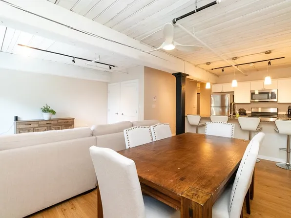 55 Sterling St #205, Clinton, MA 01510