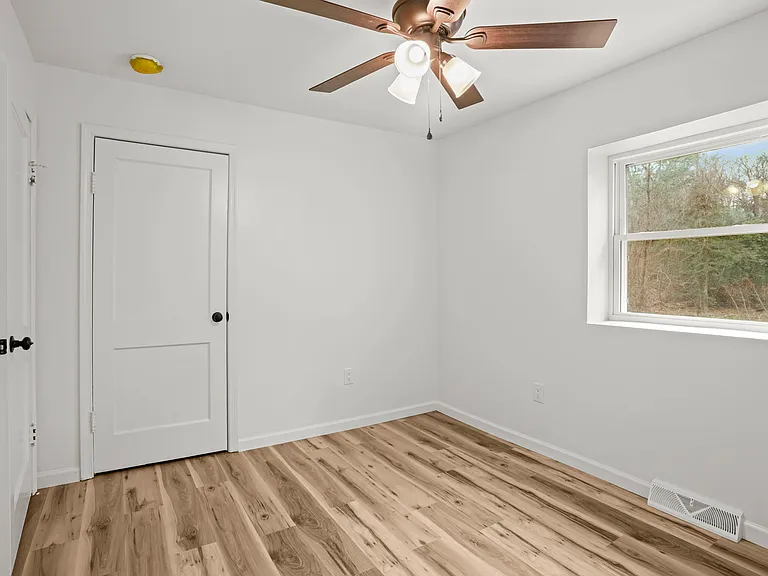 19717 Oak Ct — Photo 16
