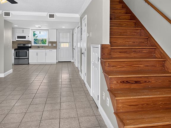 4th image of 348 Tarpon Ave Unit 6