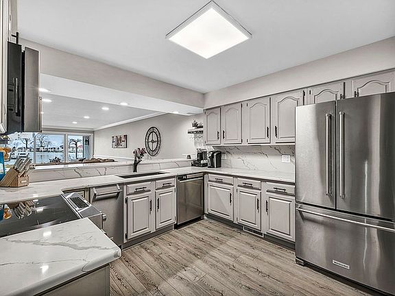 5th image of 3132 N Marina View Dr
