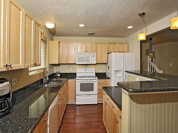 Kitchen has brand-new granite countertops.