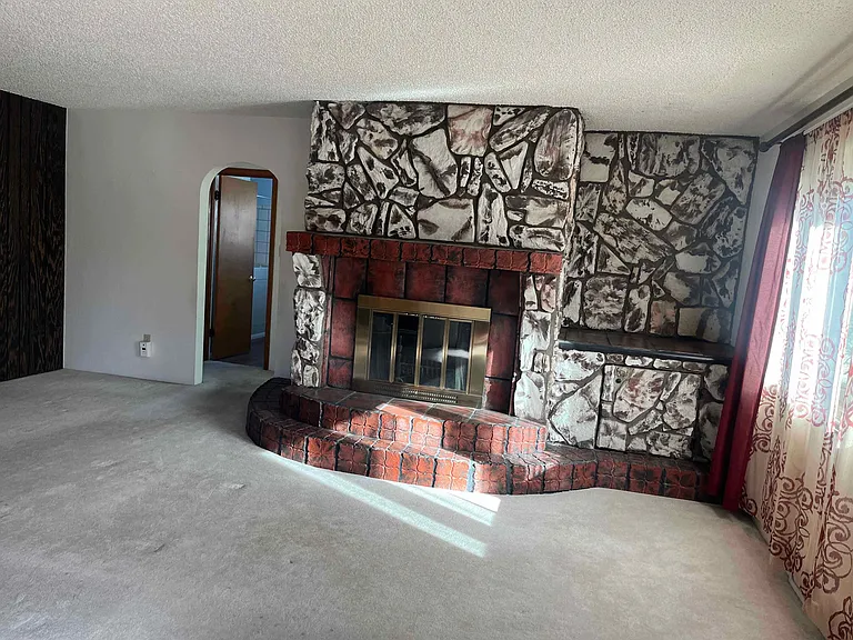1754 Palmer Park Blvd — Photo 5