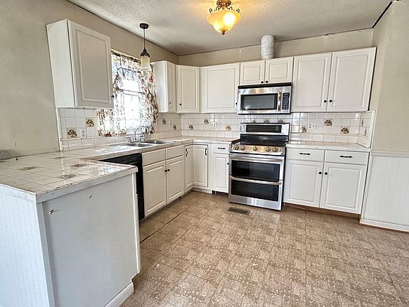 2nd image of 127 Kings Rd
