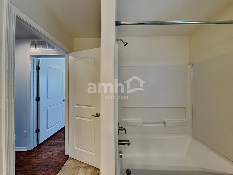1508 N Banning — Photo 18