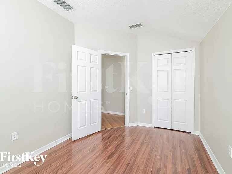 945 Kenbar Ave — Photo 9